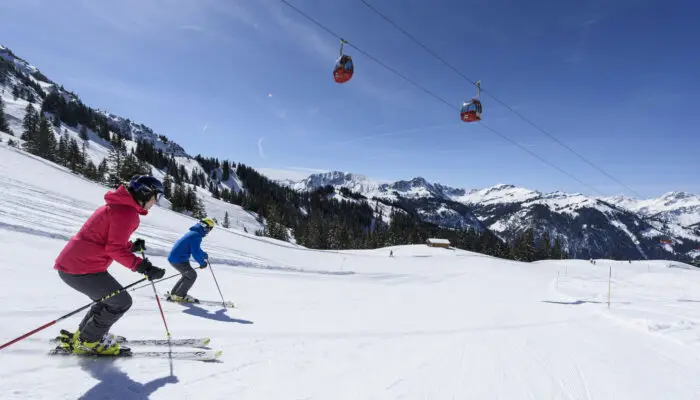 Skifahrer auf der Piste